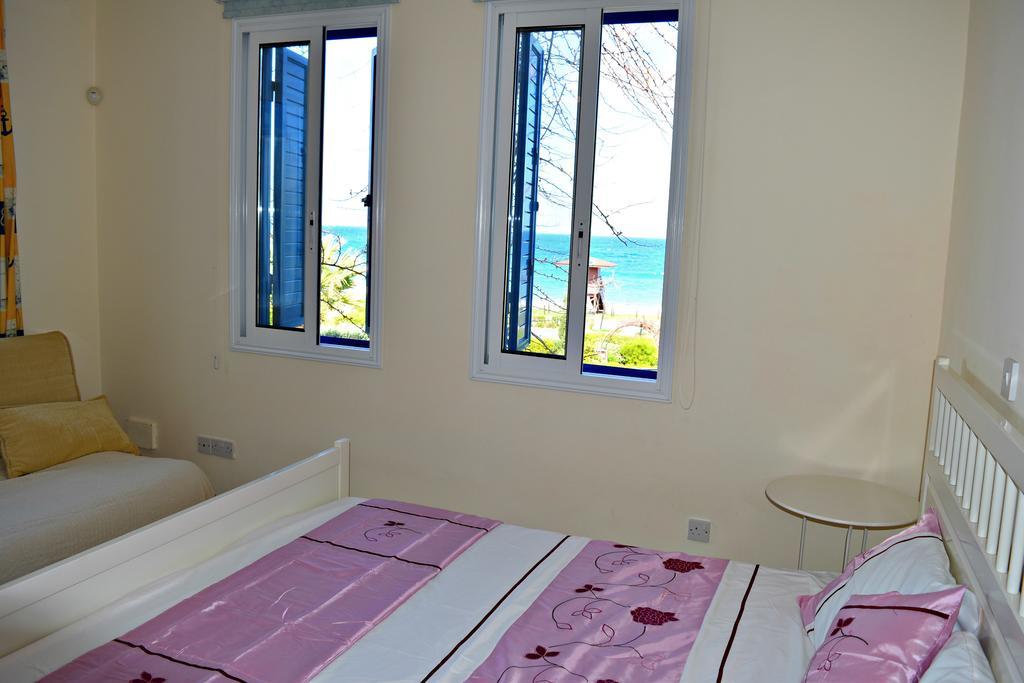 Latchi Beach Front Villa - Private Heated Pool - Amazing Uninterrupted Sea Views Polis المظهر الخارجي الصورة