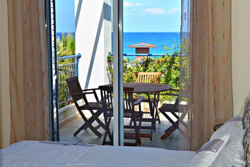 Latchi Beach Front Villa - Private Heated Pool - Amazing Uninterrupted Sea Views Polis المظهر الخارجي الصورة