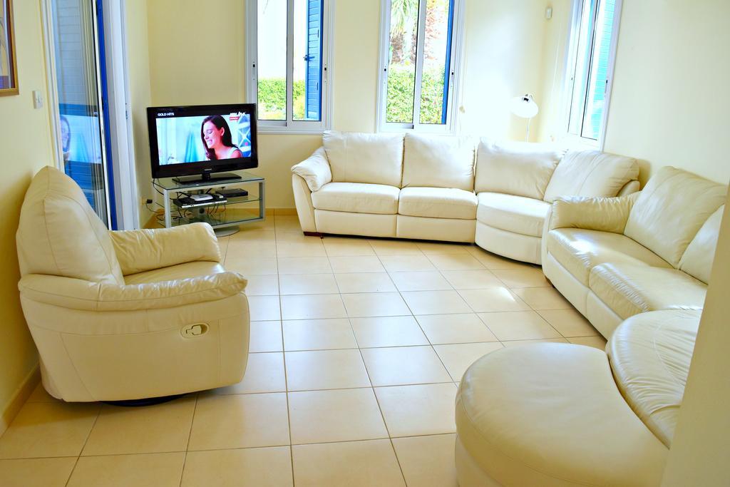Latchi Beach Front Villa - Private Heated Pool - Amazing Uninterrupted Sea Views Polis المظهر الخارجي الصورة