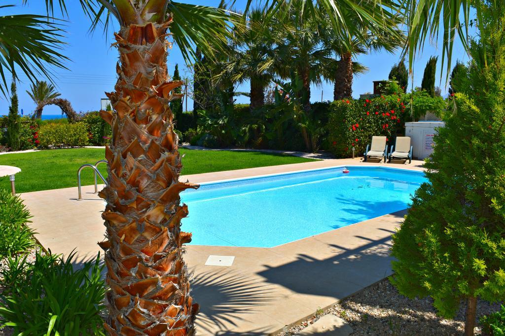 Latchi Beach Front Villa - Private Heated Pool - Amazing Uninterrupted Sea Views Polis المظهر الخارجي الصورة